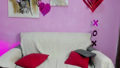 Snapshot of chloe_madisson chatting on February 14, 2025, 2:33 pm chloe online show from February 14, 2025, 2:33 pm