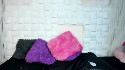 Chloe online show from December 31, 2024, 6:13 pm