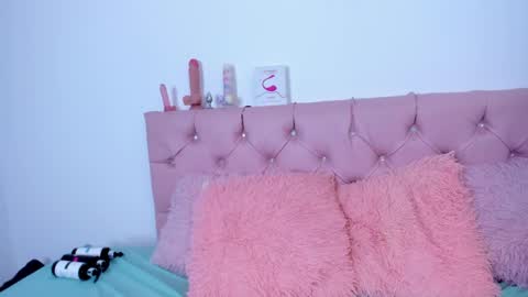 Chloe online show from March 4, 2025, 5:24 pm