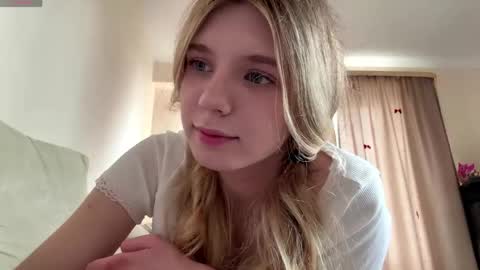 Snapshot of chloe_show chatting on May 2, 2026, 12:10 pm hloe online show from May 2, 2026, 12:10 pm