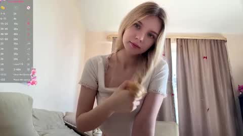Snapshot of chloe_show chatting on June 6, 2026, 11:15 am hloe online show from June 6, 2026, 11:15 am