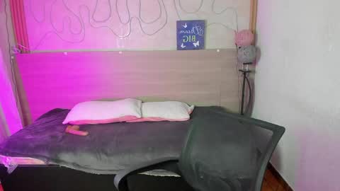 chloe_stark_ online show from May 27, 2026, 12:13 pm