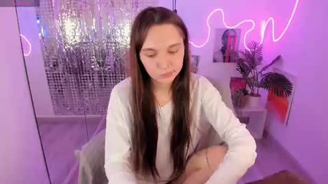 Chloe online show from July 3, 2026, 6:20 am