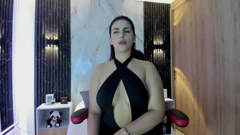 chloe online show from October 6, 2025, 10:45 am