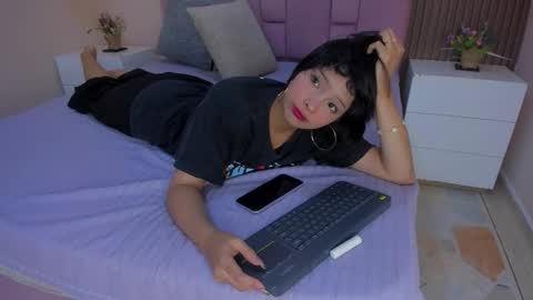   online show from December 5, 2025, 2:03 pm