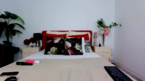 Chloe online show from November 15, 2025, 5:38 am