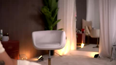 chloedevinex online show from May 26, 2026, 4:19 am