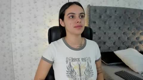 Snapshot of chloeharper_ chatting on July 18, 2026, 3:05 pm Chloe Harper online show from July 18, 2026, 3:05 pm