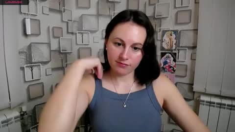 Chloe online show from October 2, 2025, 8:32 am