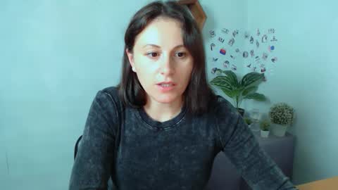 Chloe online show from October 6, 2025, 2:03 pm