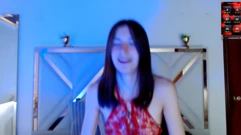 Chloe online show from September 12, 2025, 1:11 pm