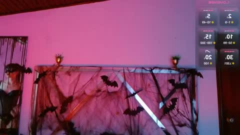 Chloe online show from October 31, 2025, 2:29 pm