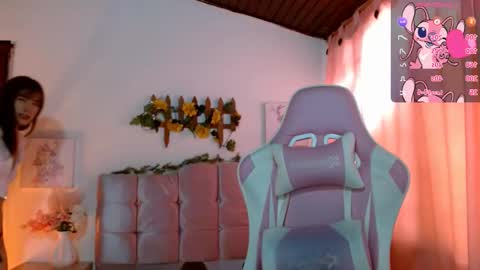 Chloe online show from November 26, 2025, 8:21 pm