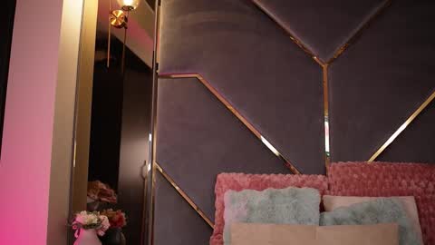 chloemin_ online show from February 5, 2026, 9:14 am