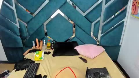 chloerose__ online show from June 7, 2026, 2:48 am