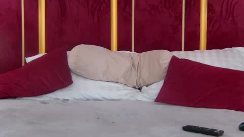 Chloe online show from February 20, 2025, 8:28 am