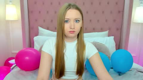 Chloe online show from October 18, 2025, 7:03 pm