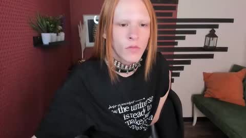 Chloe online show from October 3, 2025, 10:23 am