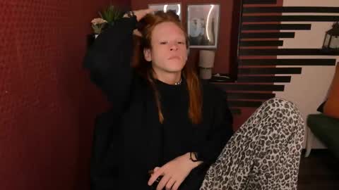 Chloe online show from November 12, 2025, 11:21 am