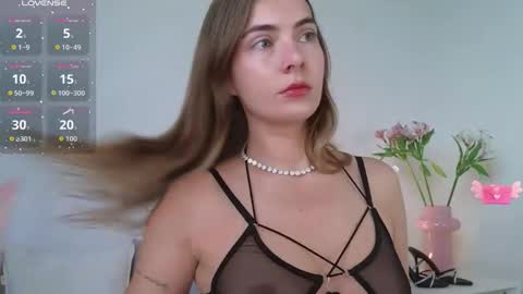chloi_hes online show from September 16, 2025, 9:43 am