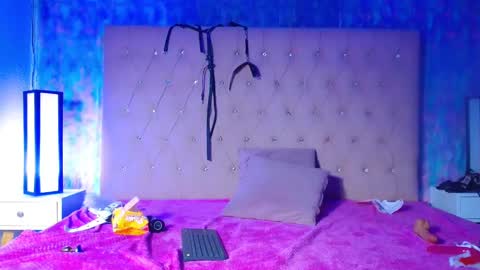 Snapshot of chlooe_zoe chatting on February 13, 2025, 12:13 am chlooe_zoe online show from February 13, 2025, 12:13 am