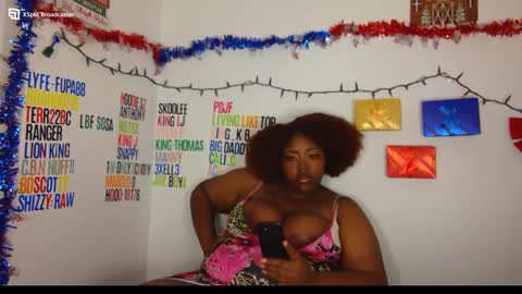Snapshot of chocolatebunnyxx69 chatting on December 10, 2024, 2:27 am Melina online show from December 10, 2024, 2:27 am