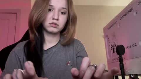 Lissa online show from April 22, 2026, 9:27 pm