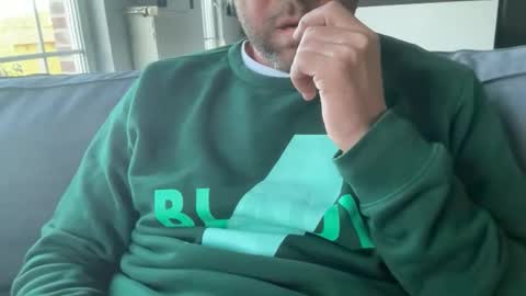 chris13abcd online show from November 5, 2025, 2:39 pm