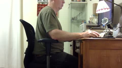 Snapshot of chris2002b chatting on September 28, 2025, 5:46 am chris2002b online show from September 28, 2025, 5:46 am