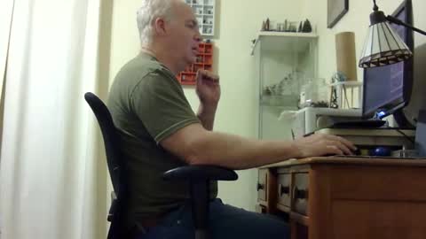 Snapshot of chris2002b chatting on November 22, 2025, 6:34 am chris2002b online show from November 22, 2025, 6:34 am