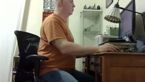 Snapshot of chris2002b chatting on March 1, 2026, 6:26 am chris2002b online show from March 1, 2026, 6:26 am