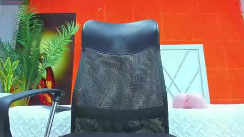 chris_grey2 online show from June 14, 2026, 4:53 pm