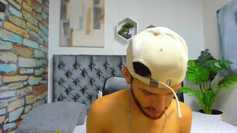 chris_grey2 online show from June 17, 2026, 6:42 pm