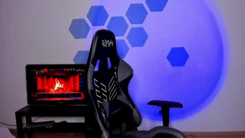 Chris Tyson online show from April 8, 2026, 8:20 pm