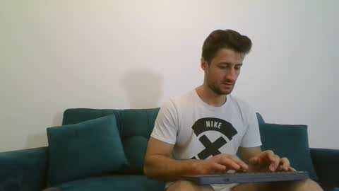 Snapshot of chrisaron chatting on March 7, 2025, 4:24 am chrisaron online show from March 7, 2025, 4:24 am