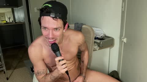 Snapshot of chriscool93 chatting on January 2, 2025, 10:48 am Content creator  artist online show from January 2, 2025, 10:48 am