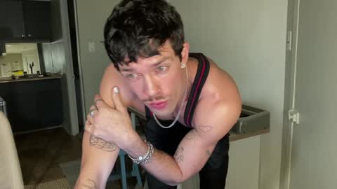 Snapshot of chriscool93 chatting on January 3, 2025, 7:38 am Content creator  artist online show from January 3, 2025, 7:38 am