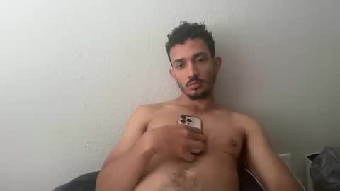 chrislover2125 online show from April 17, 2026, 4:32 pm