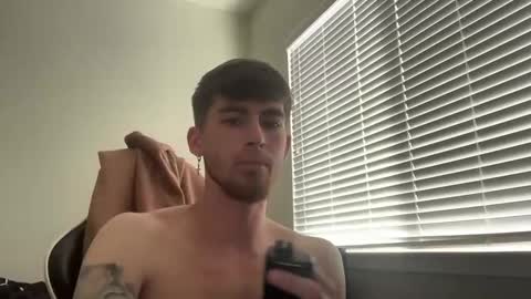 Snapshot of chrisoncam01 chatting on October 17, 2025, 8:11 pm chrisoncam01 online show from October 17, 2025, 8:11 pm
