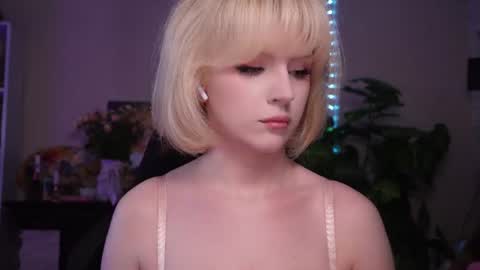 chriss_foxx online show from July 14, 2026, 3:51 pm