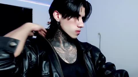 CHRIS  INDEPENT MODEL online show from February 6, 2025, 7:51 pm