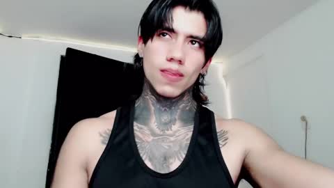 CHRIS  INDEPENT MODEL online show from February 23, 2025, 12:16 pm