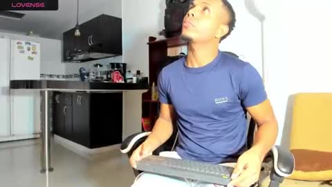 Snapshot of chriss_vall chatting on May 3, 2026, 7:14 am Chriss Vall online show from May 3, 2026, 7:14 am