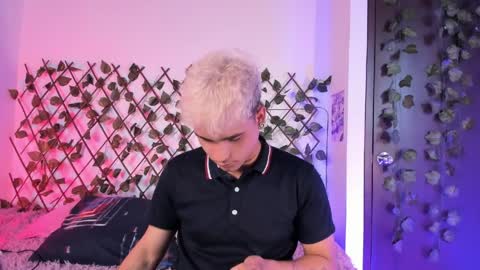 Christian Wang online show from April 1, 2026, 8:06 pm