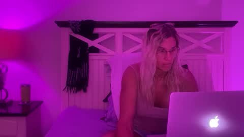 Chris Tina Bruce online show from October 3, 2025, 4:59 pm