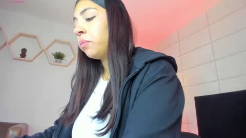 Christine  online show from October 22, 2025, 12:16 pm