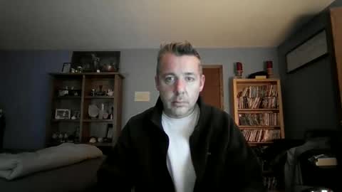 Snapshot of chrisw8121670385 chatting on February 9, 2026, 2:15 am Chris online show from February 9, 2026, 2:15 am