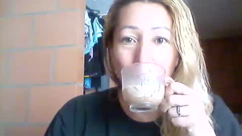 chrystal hotty online show from September 19, 2025, 4:07 pm