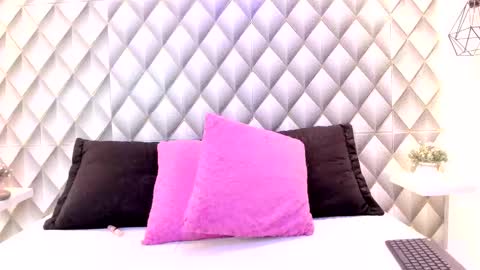 Snapshot of chrystal_golden chatting on February 17, 2025, 3:42 pm Christal Golden online show from February 17, 2025, 3:42 pm