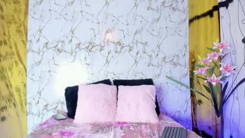 Snapshot of chrystal_golden chatting on September 27, 2025, 6:35 pm Christal Golden online show from September 27, 2025, 6:35 pm